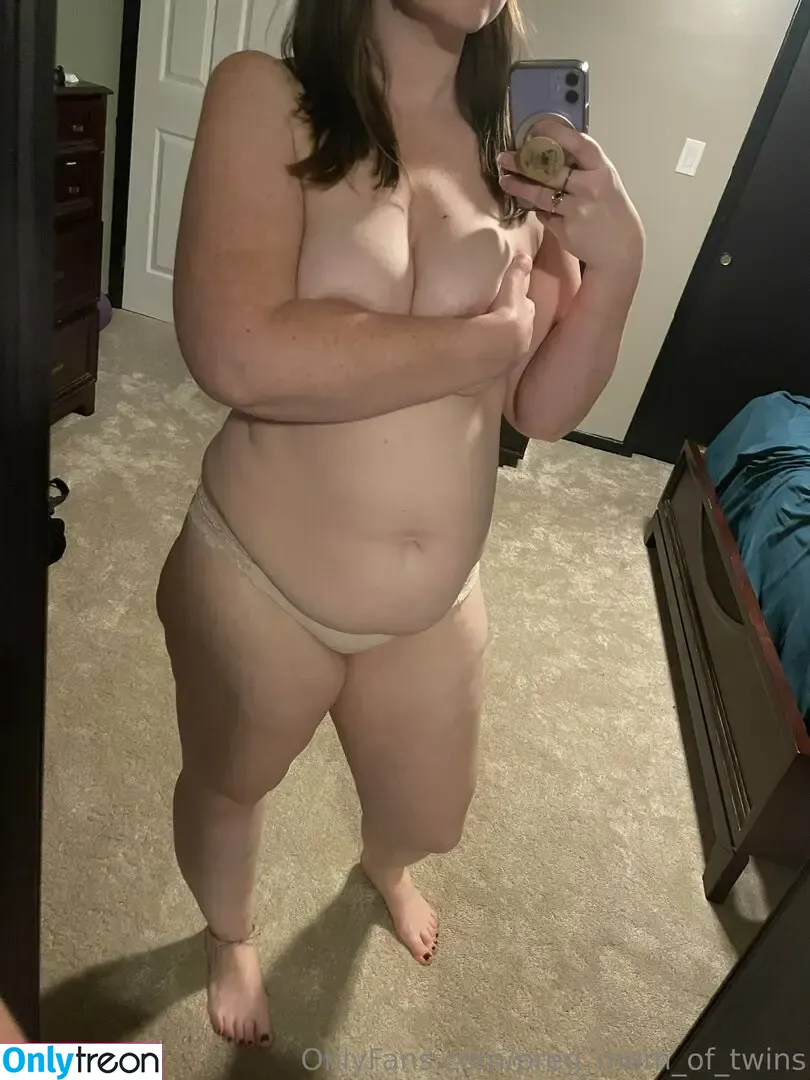 preg_mom_of_twins nude photo #0011 (conz)