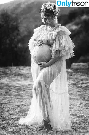 Pregnant Women / cute_pregnancy / preggomilky nude photo #0001