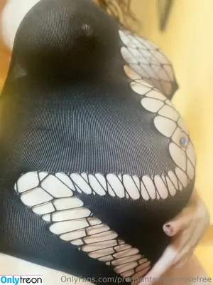 pregnantenglishrosefree / littleredridinginthe_hood nude photo #0073