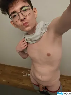 Prettyboi2000x / prettyboiko nude photo #0007