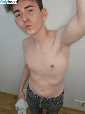 Prettyboi2000x / prettyboiko nude photo #0031