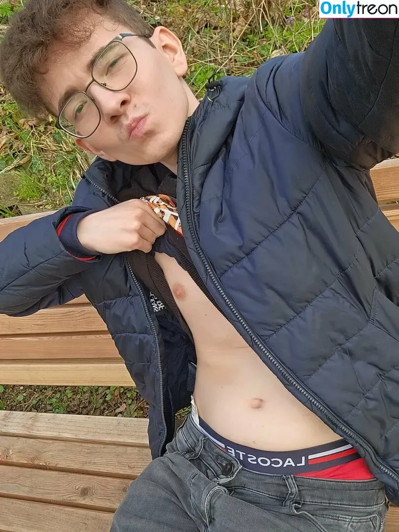 Prettyboi2000x nude photo #0004 (prettyboiko)