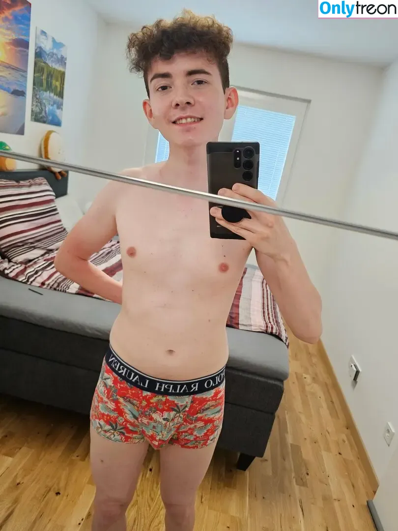 Prettyboi2000x nude photo #0030 (prettyboiko)
