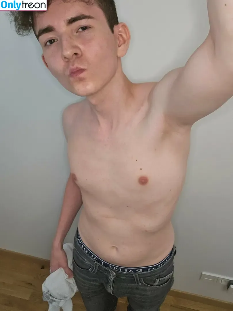 Prettyboi2000x nude photo #0031 (prettyboiko)