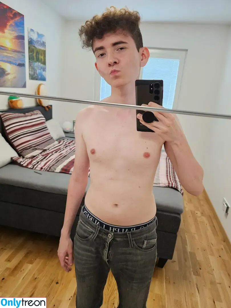 Prettyboi2000x nude photo #0036 (prettyboiko)