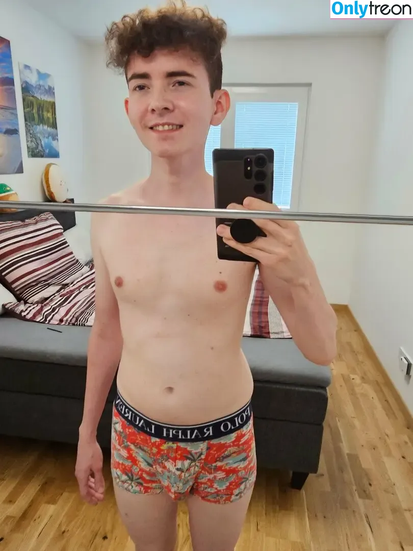 Prettyboi2000x nude photo #0037 (prettyboiko)