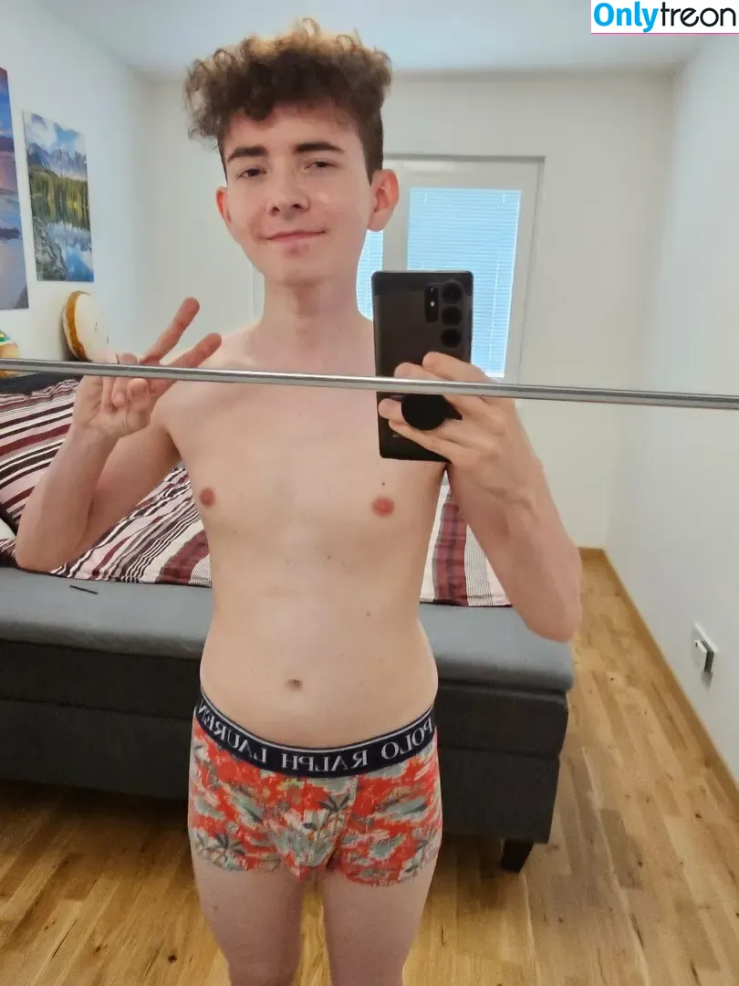 Prettyboi2000x nude photo #0038 (prettyboiko)