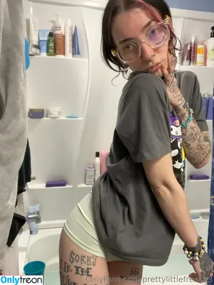 prettylittlefreak13 / pre.ttylil13 nude photo #0299