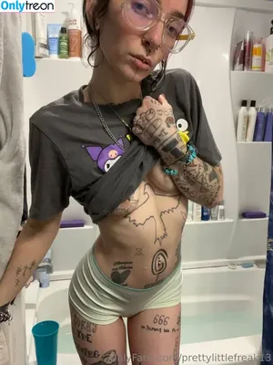 prettylittlefreak13 / pre.ttylil13 nude photo #0307