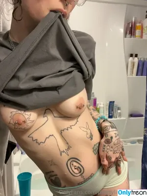 prettylittlefreak13 / pre.ttylil13 nude photo #0310