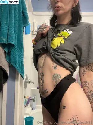 prettylittlefreak13 / pre.ttylil13 nude photo #0404