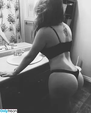 PrettyWreck / prettyywreck nude photo #0002