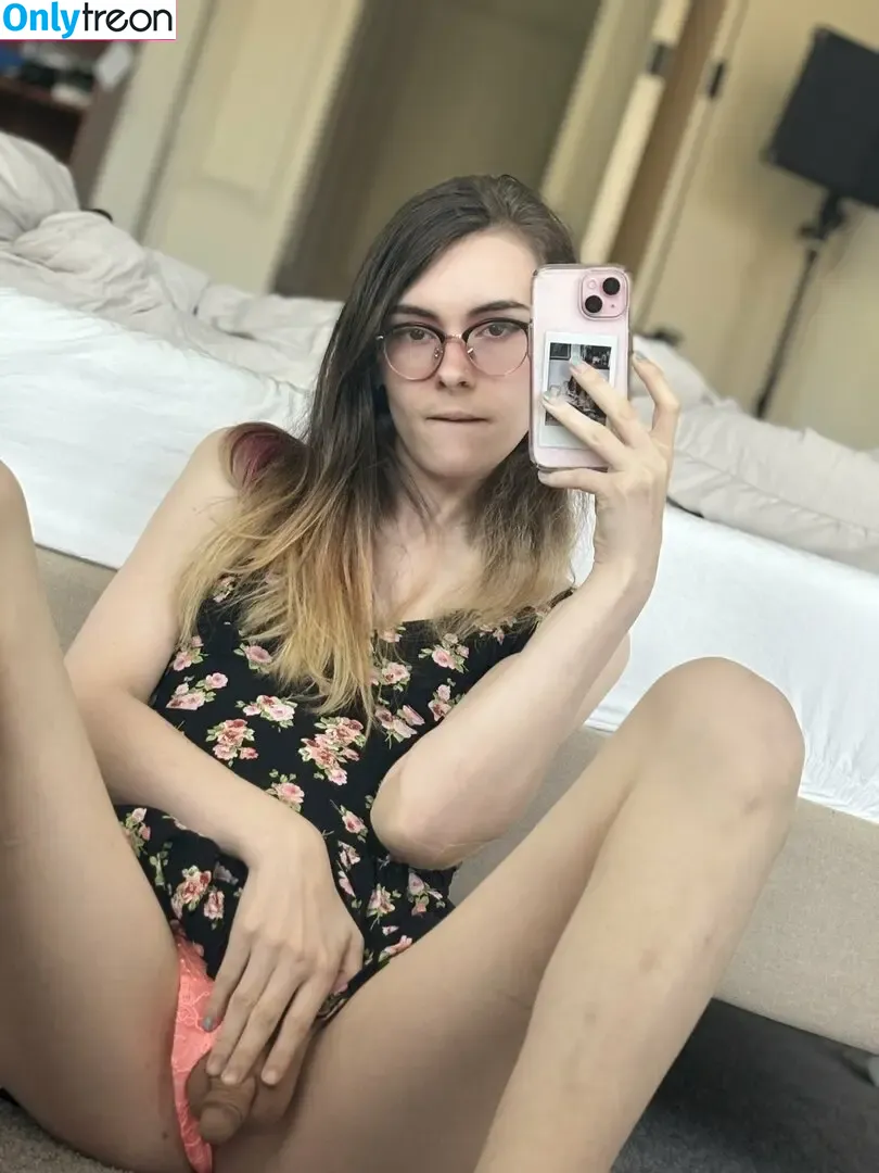 Princess Emmy nude photo #0012 (ItsPrincessEmmy / babyprincessemmy)