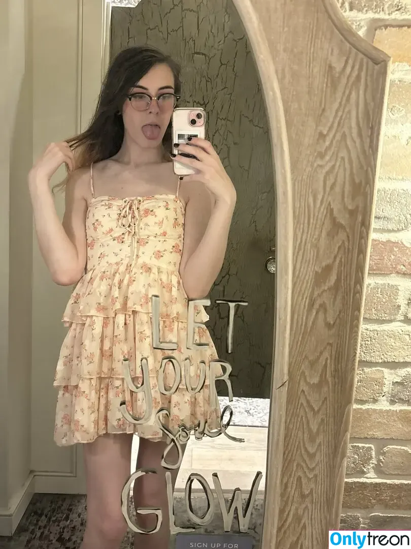Princess Emmy nude photo #0019 (ItsPrincessEmmy / babyprincessemmy)