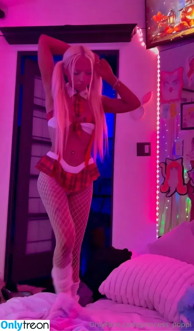 Princess_Poppi nude photo #0008 (Poppidoux / daisywaifufree / princess_poppy_vt)