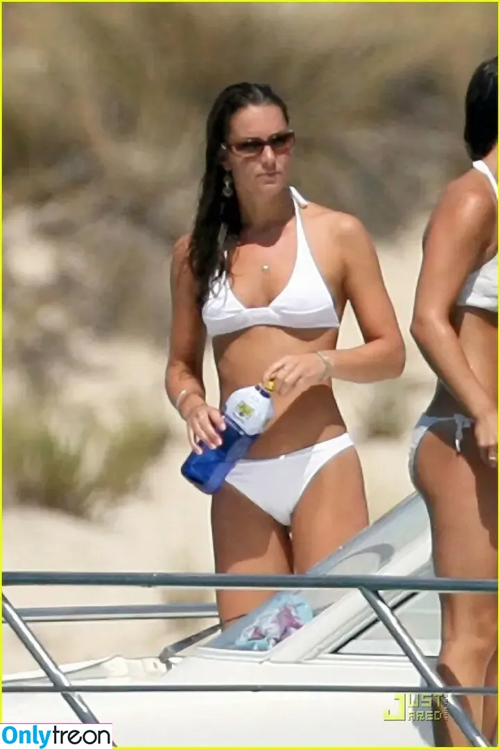 PrincessWales nude photo #0067 (Catherine / Kate Middleton / _kate_middleton_royal)