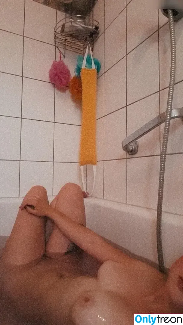 Prinzessin Irina Killerbraut nude photo #0033 (anikigirl777 / xi._xiiiina)