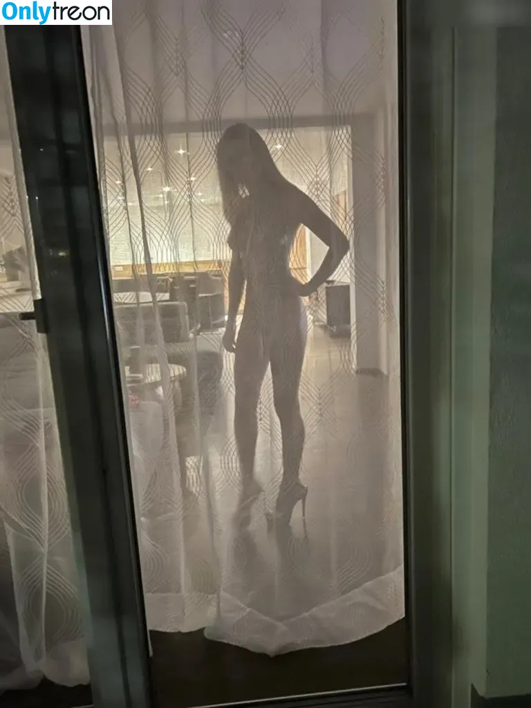 Prinzessin Irina Killerbraut nude photo #0146 (anikigirl777 / xi._xiiiina)