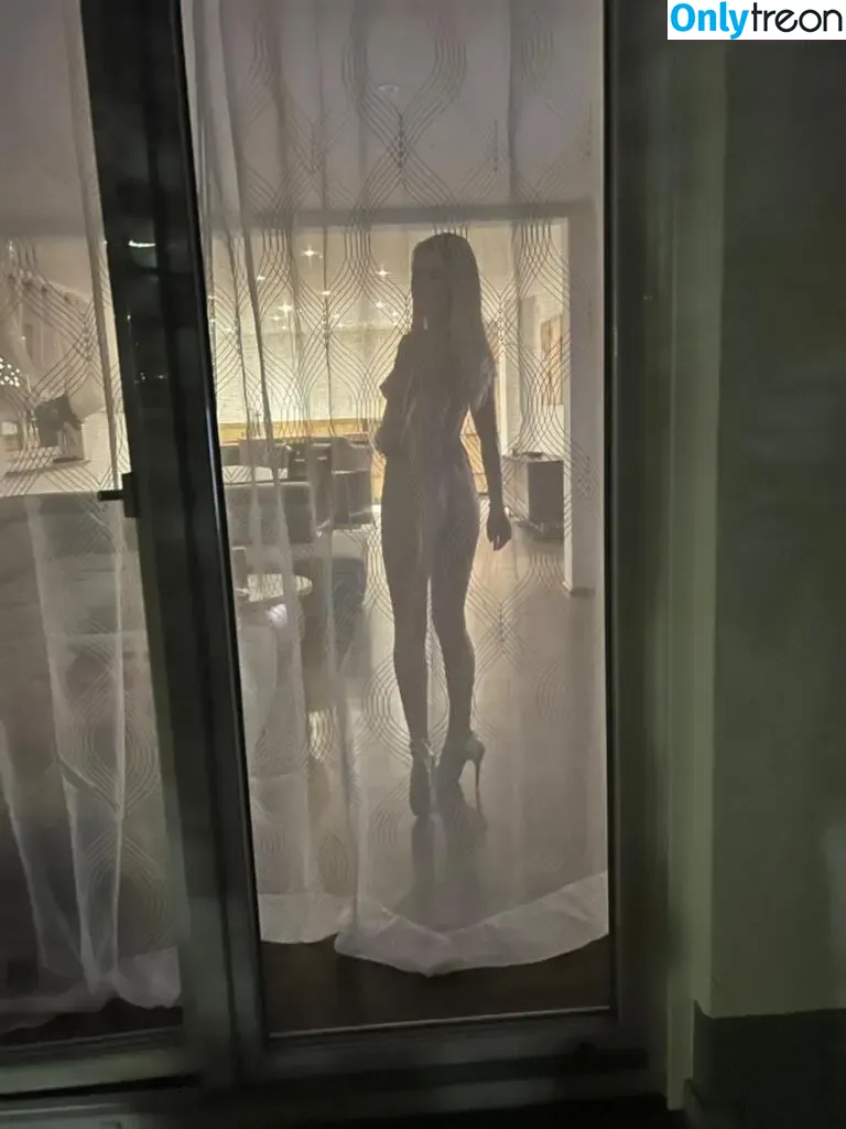 Prinzessin Irina Killerbraut nude photo #0150 (anikigirl777 / xi._xiiiina)