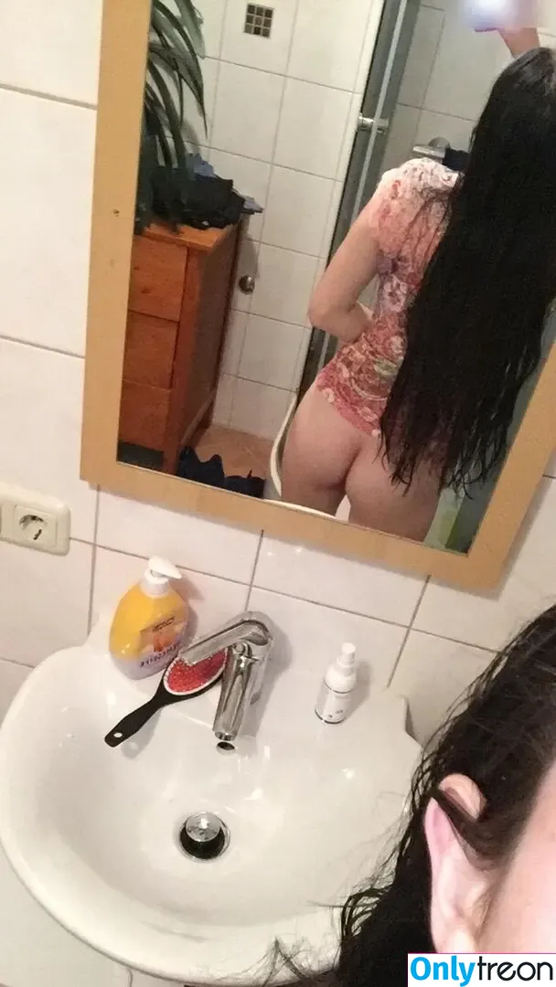 Prinzessin Irina Killerbraut nude photo #0243 (anikigirl777 / xi._xiiiina)