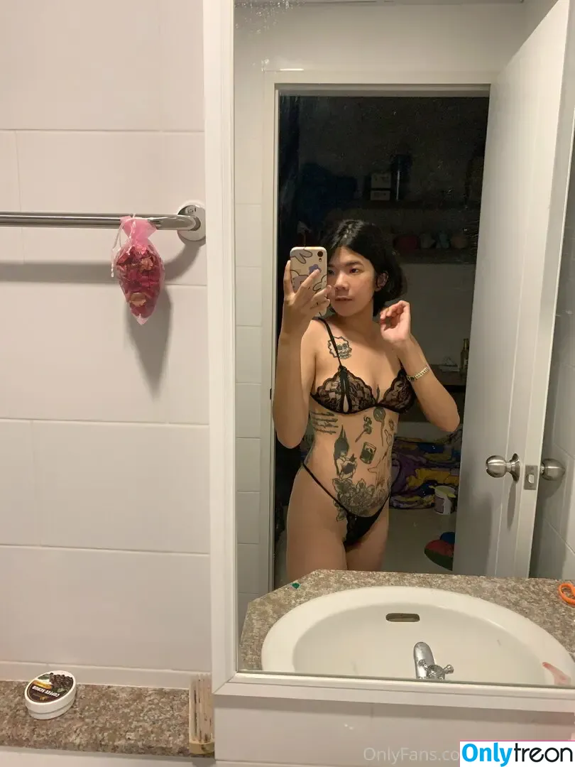 priyakamol nude photo #0010 (priyakamol.a)