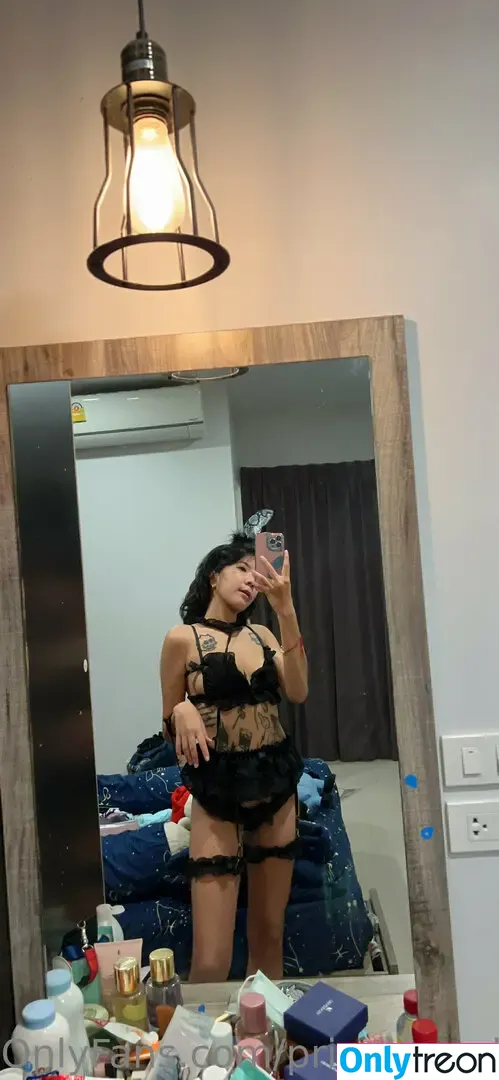 priyakamol nude photo #0034 (priyakamol.a)