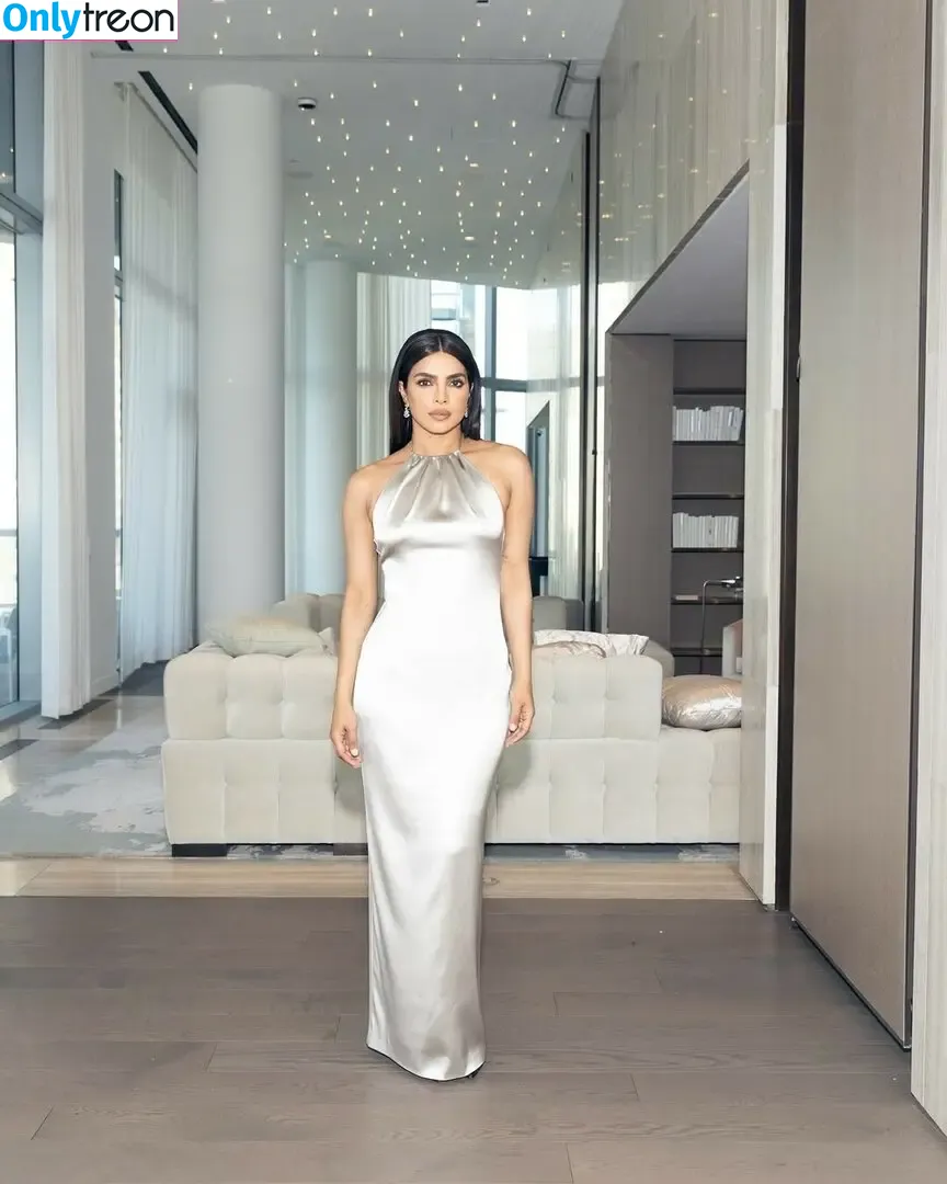 Priyanka Chopra nude photo #0207 (officialsherlynchopra / priyankachopra)