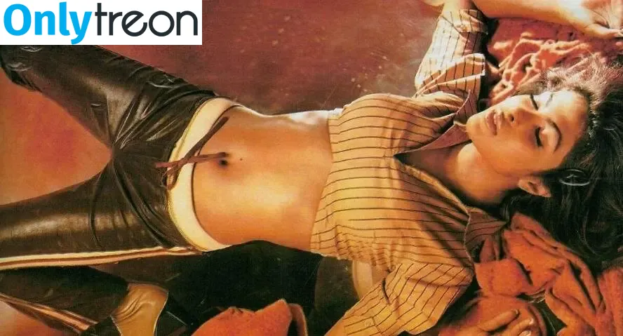 Priyanka Chopra nude photo #0235 (officialsherlynchopra / priyankachopra)