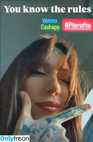 Pterodactylsftw / twowheelsandaponytail nude photo #0129