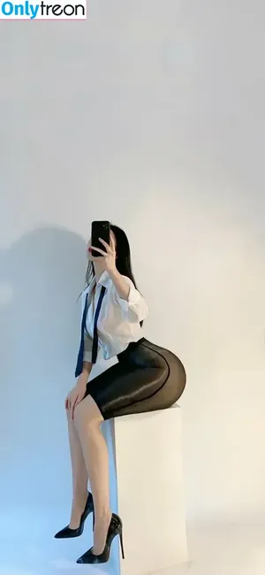 QiaoniuTT / 俏妞 nude photo #5061