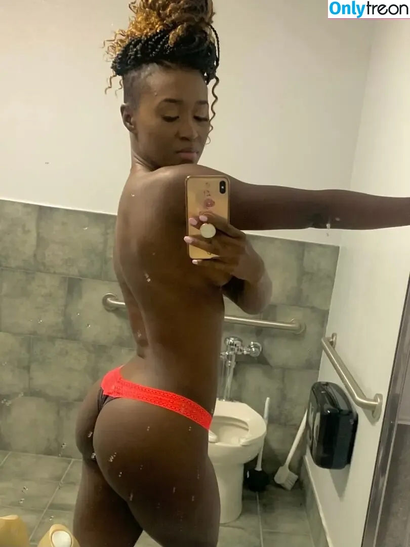 Queen Aminata nude photo #0010 (Queenaminata / amisylle / amisylle - AEW)