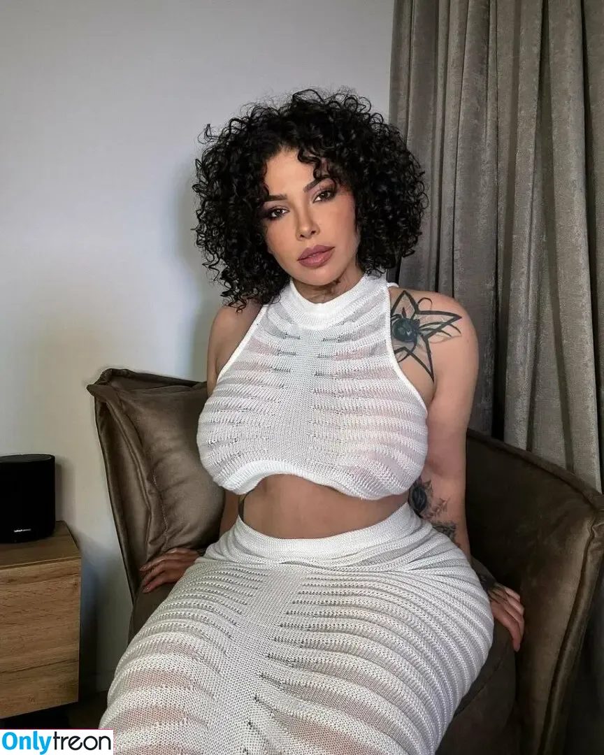 queenazita nude photo #0017 (queenazita)