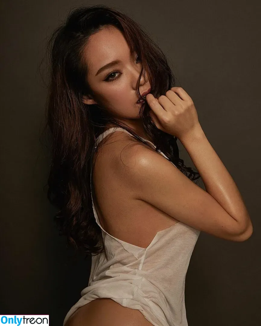 Queenie Lam nude photo #0006 (qq_lam_)