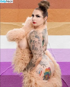 queenie_von_curves / Renata Nijiya / queen_behaviour / queenievoncurves nude photo #0003