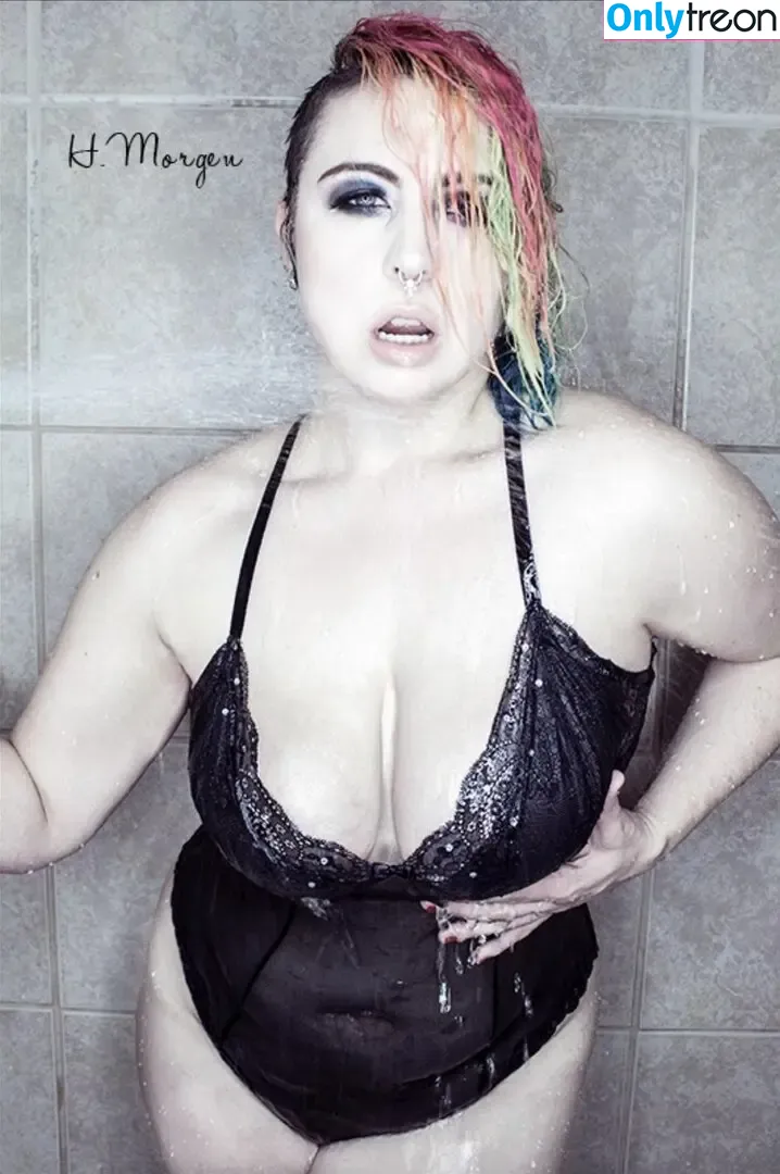 queenie_von_curves nude photo #0002 (Renata Nijiya / queen_behaviour / queenievoncurves)