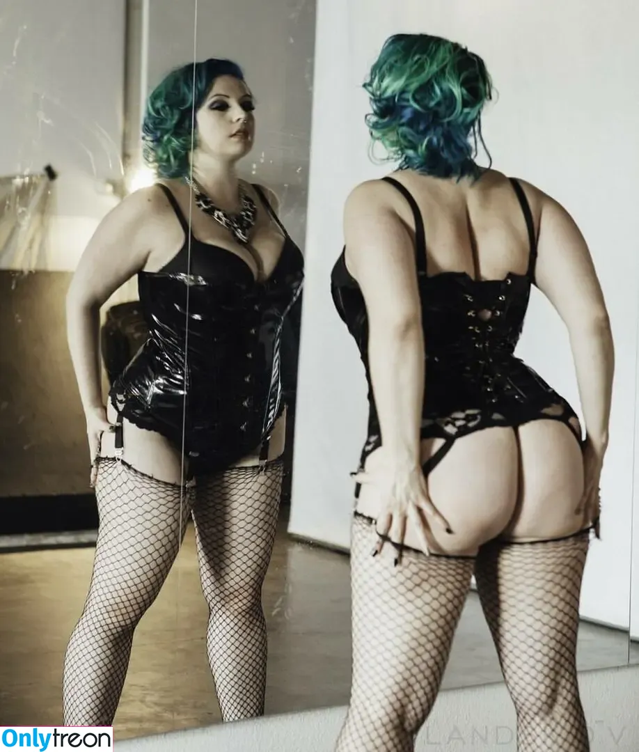 queenie_von_curves nude photo #0030 (Renata Nijiya / queen_behaviour / queenievoncurves)