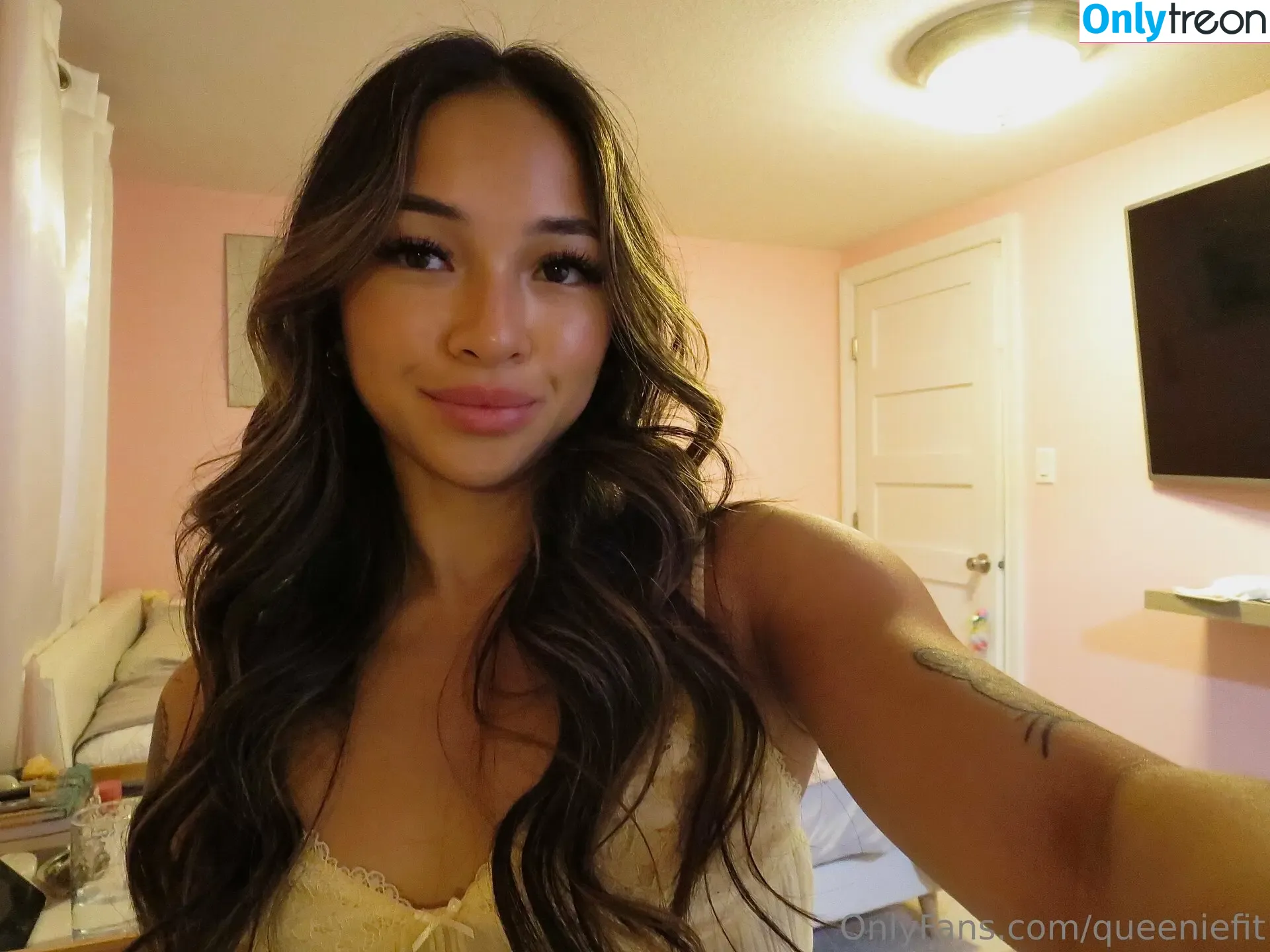 queeniefit nude photo #0073 (babyyblazee / fitbananasbyqueenie)