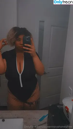queennovahoneyfree / queennoveen nude photo #0001