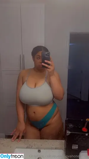 queennovahoneyfree / queennoveen nude photo #0016