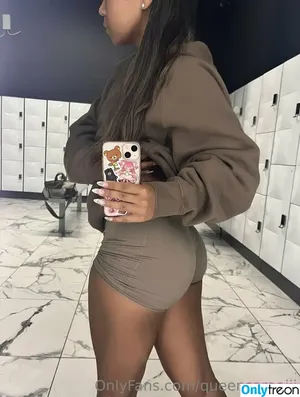 queensaraaiii / queensaraaiiii nude photo #0004