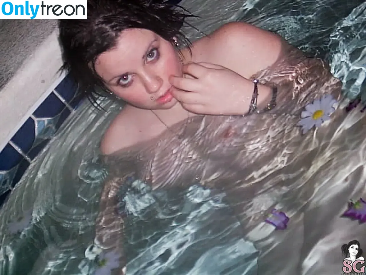 Quinne nude photo #0023 (quin.night / quinne_germain)