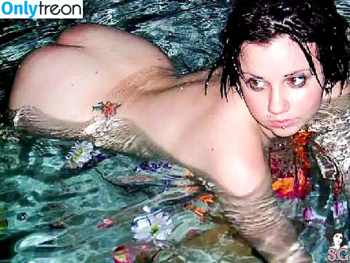 Quinne nude photo #0024 (quin.night / quinne_germain)