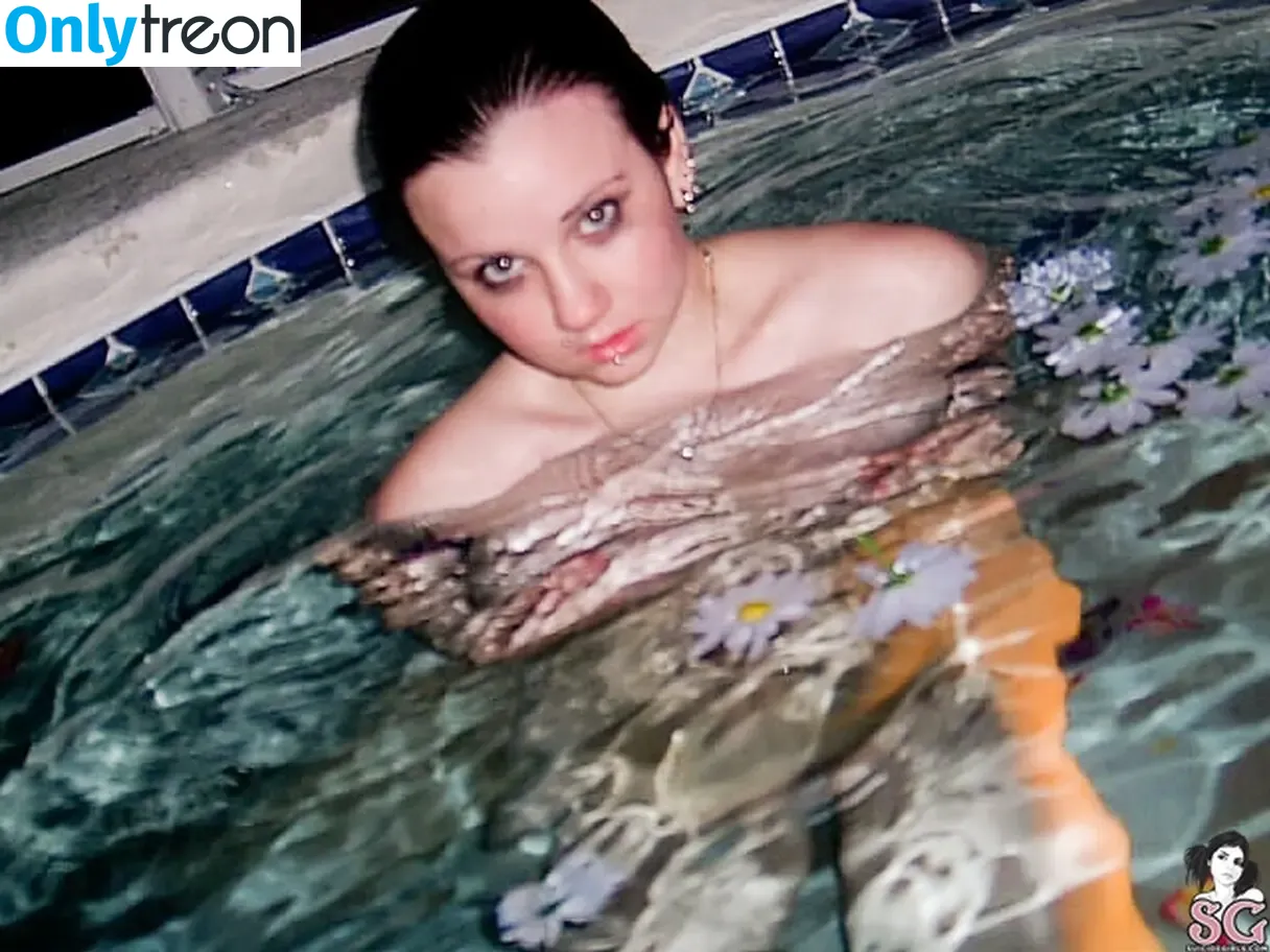 Quinne nude photo #0026 (quin.night / quinne_germain)