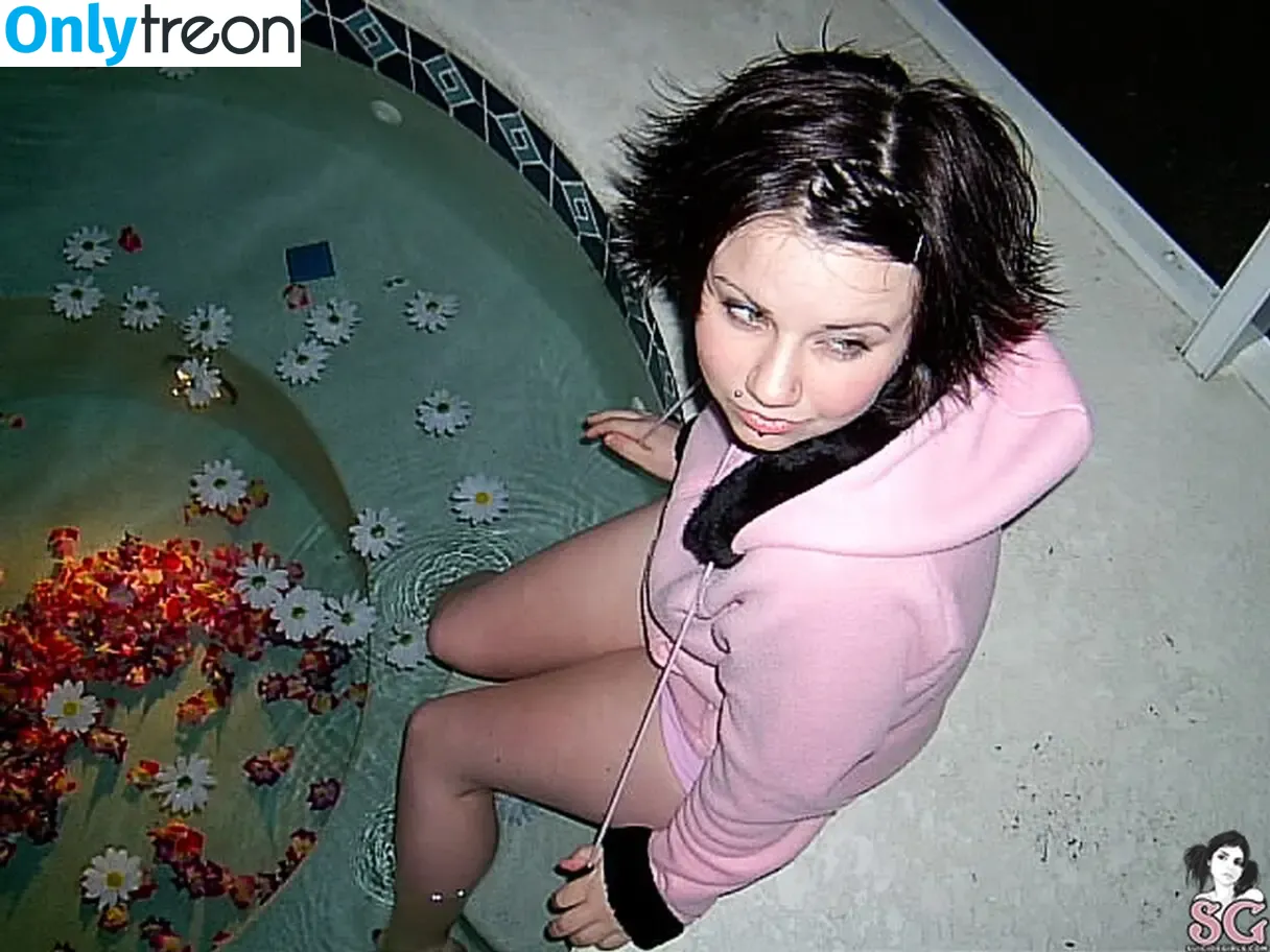 Quinne nude photo #0035 (quin.night / quinne_germain)
