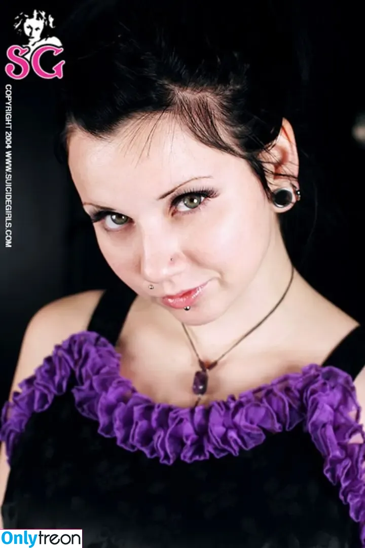 Quinne nude photo #0378 (quin.night / quinne_germain)