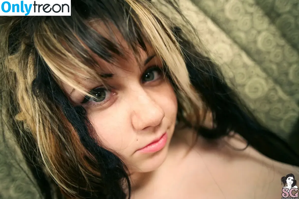 Quinne nude photo #0392 (quin.night / quinne_germain)