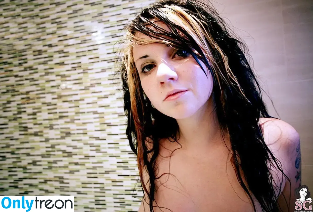 Quinne nude photo #0592 (quin.night / quinne_germain)