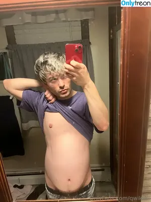 qwikboi / nerdroberts nude photo #0015