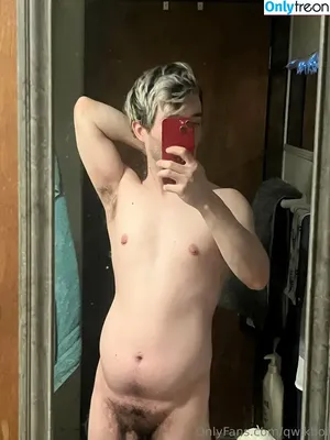 qwikboi / nerdroberts nude photo #0016