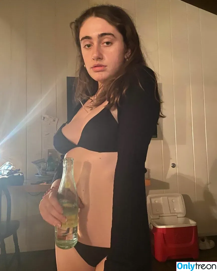 Rachel Anne Sennott nude photo #0031 (treaclychild)